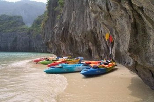 Halong bay kayak